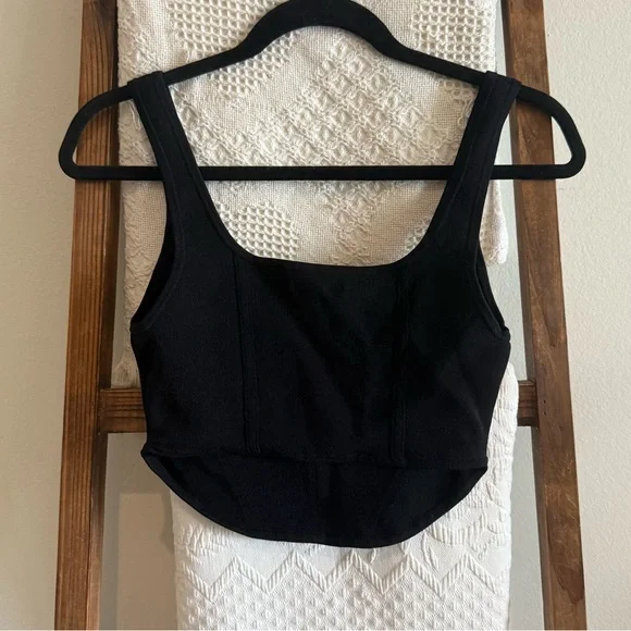 NWOT Babaton From Aritzia Black Sculpt Knit Cropped Top - Picture 4 of 4